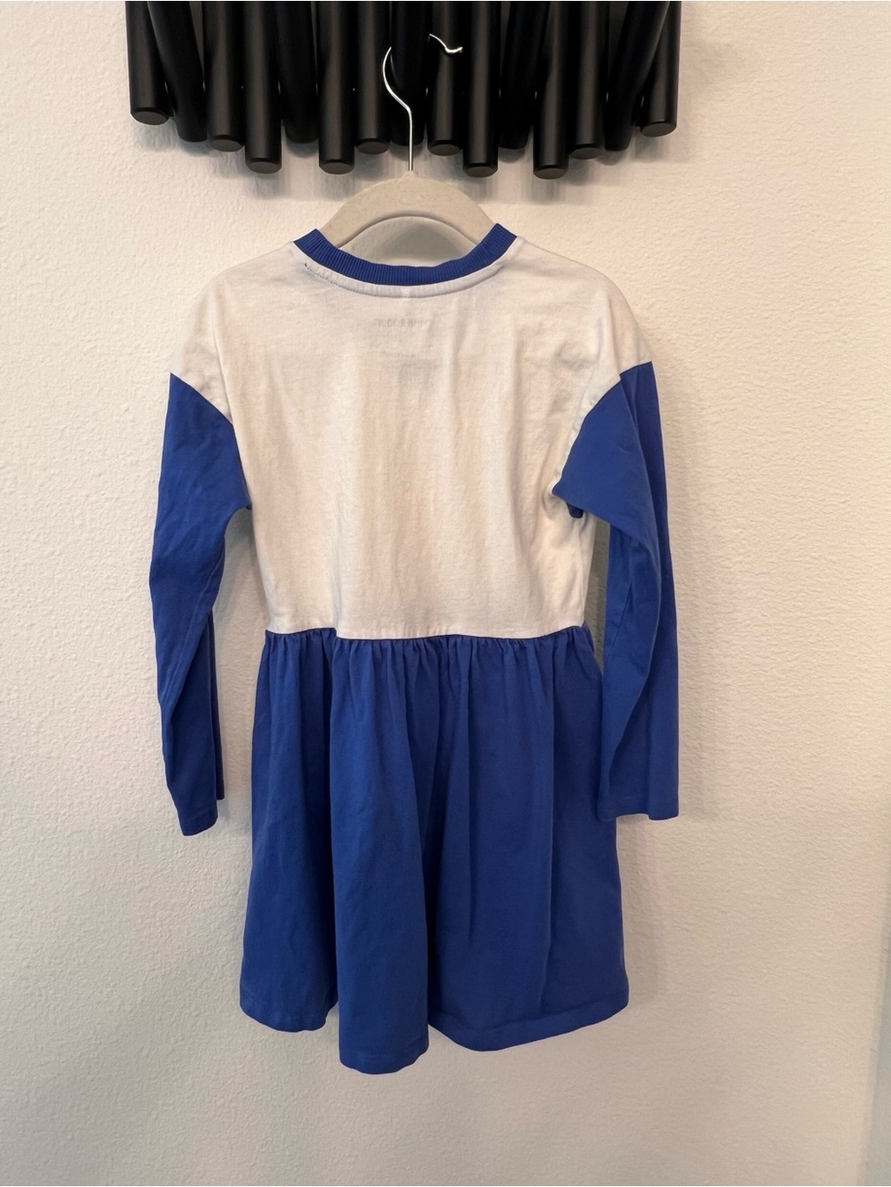 Mini Rodini Girls Two-Tone Tennis Dress with Racket Patch - Picture 3 of 3